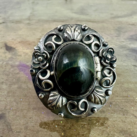 Sterling Silver large Keepsake/Poison Ring