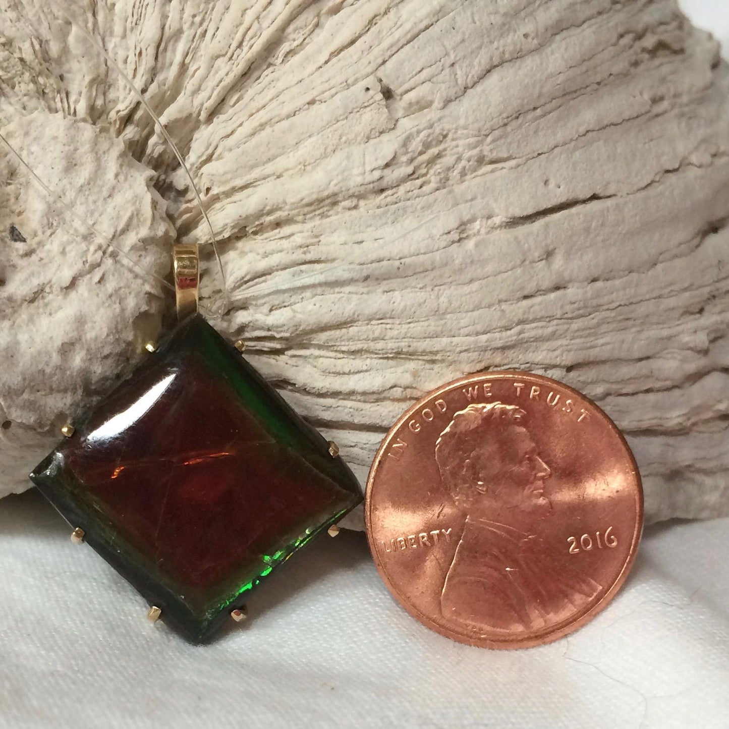 Ammolite Pendant in 14K yellow Gold