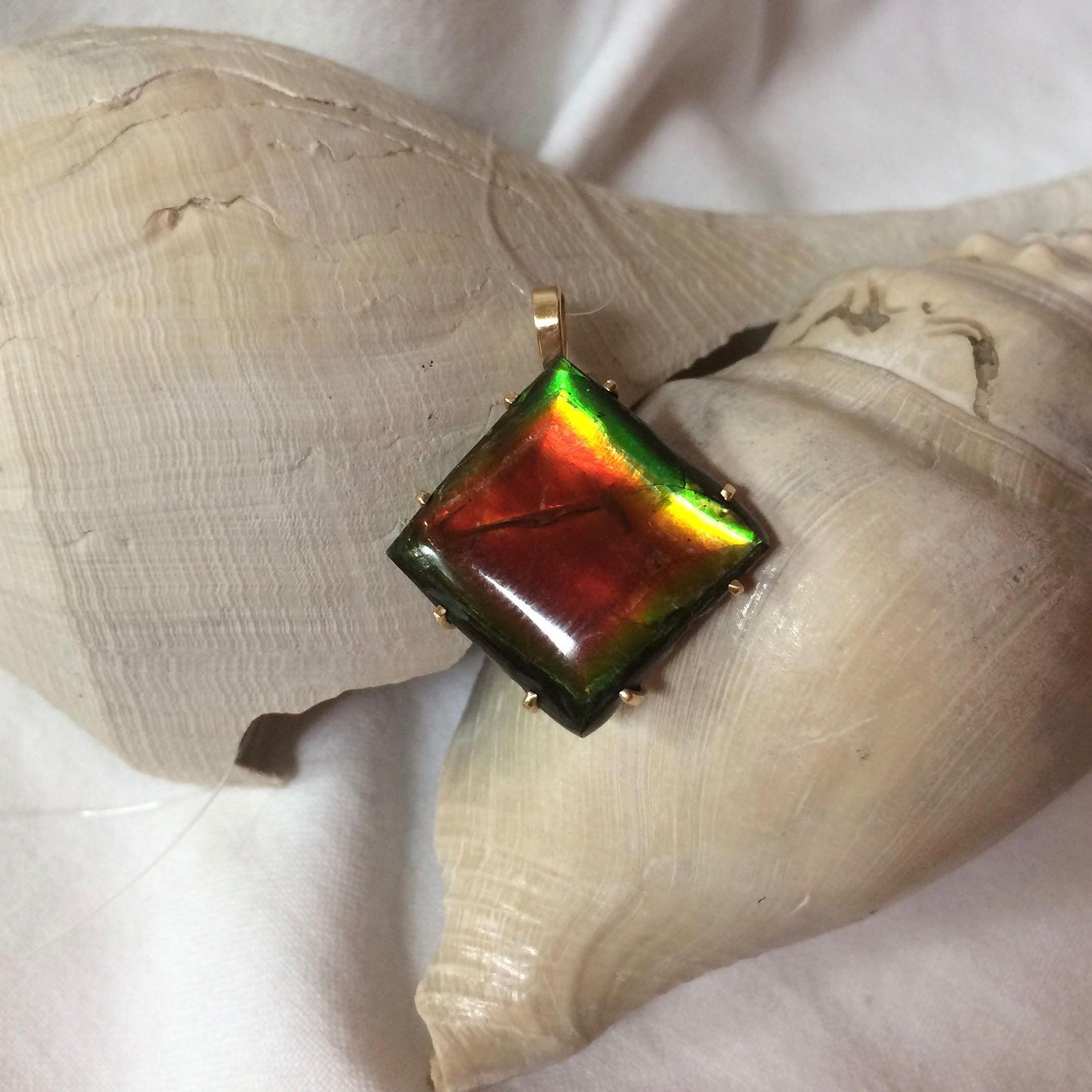 Ammolite Pendant in 14K yellow Gold