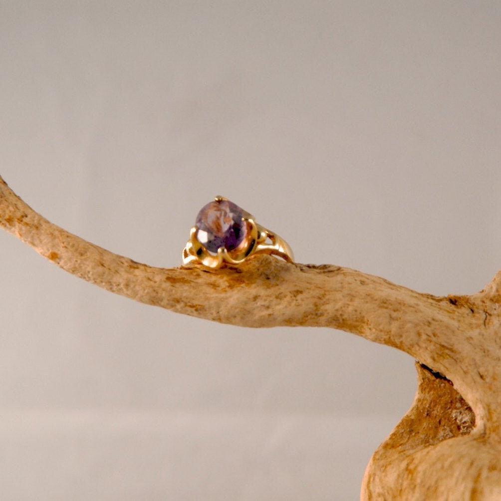 Amethyst in fluted 14K gold Ring