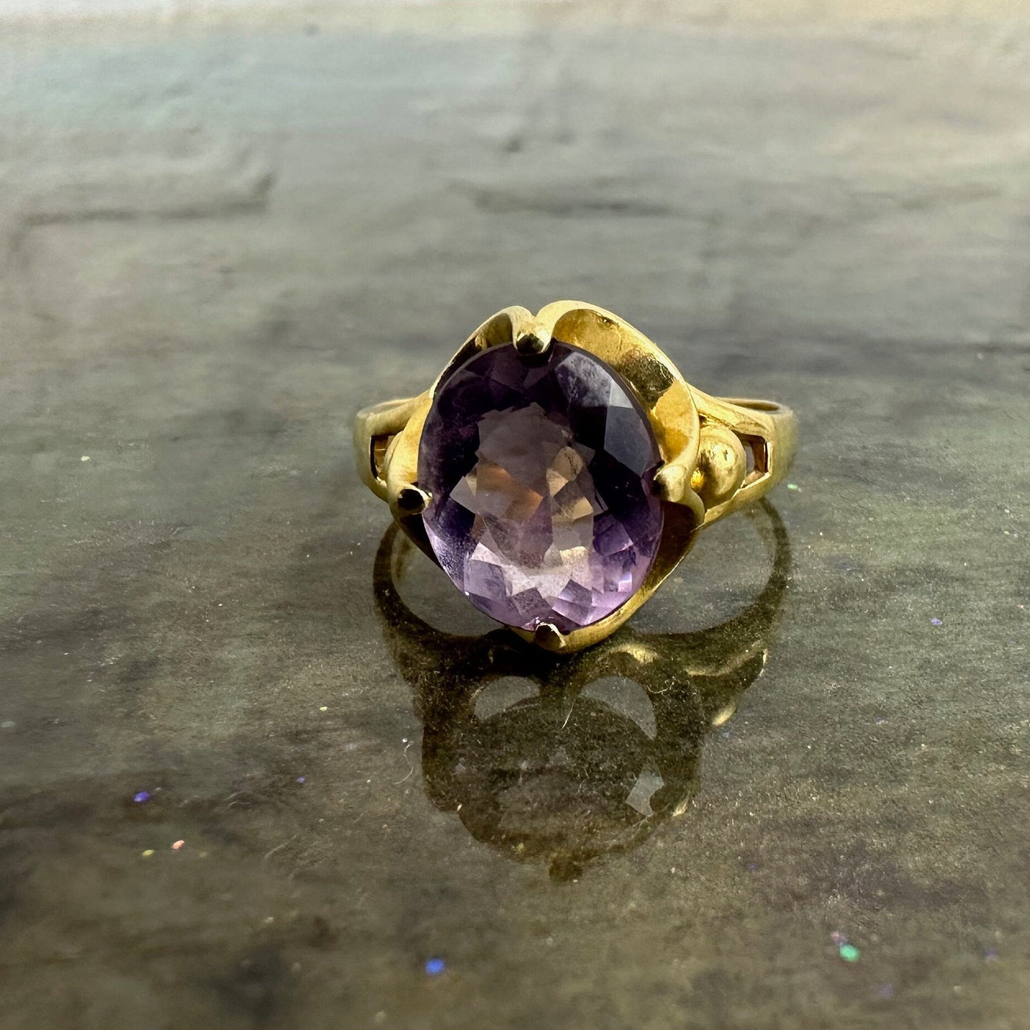 Amethyst in fluted 14K gold Ring