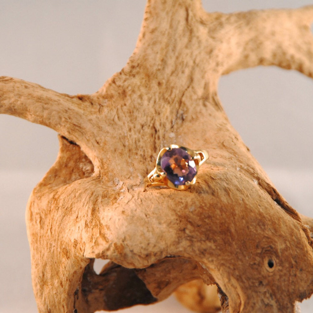Amethyst in fluted 14K gold Ring