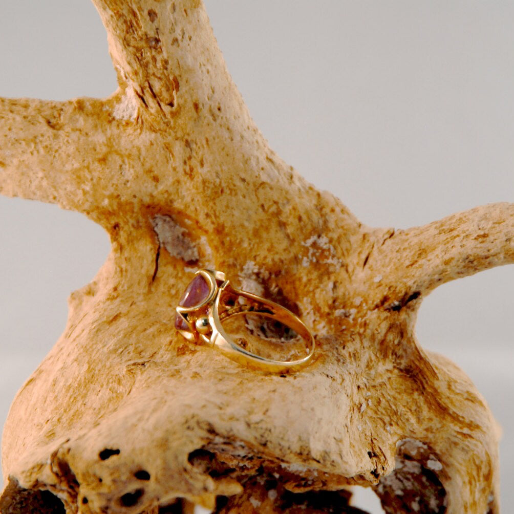 Amethyst in fluted 14K gold Ring