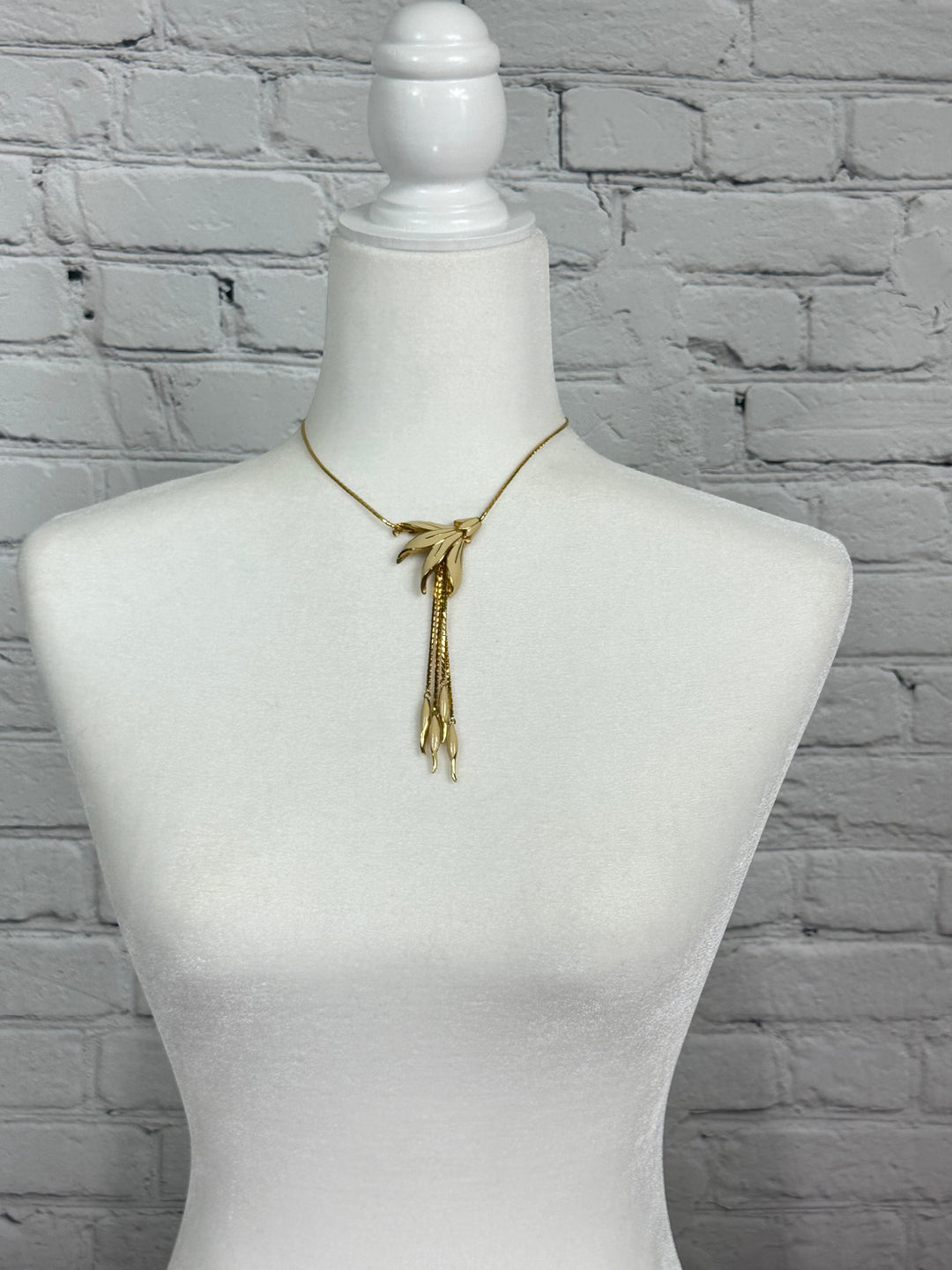 Vintage Monet Cream and Gold tone Lily Flower Necklace