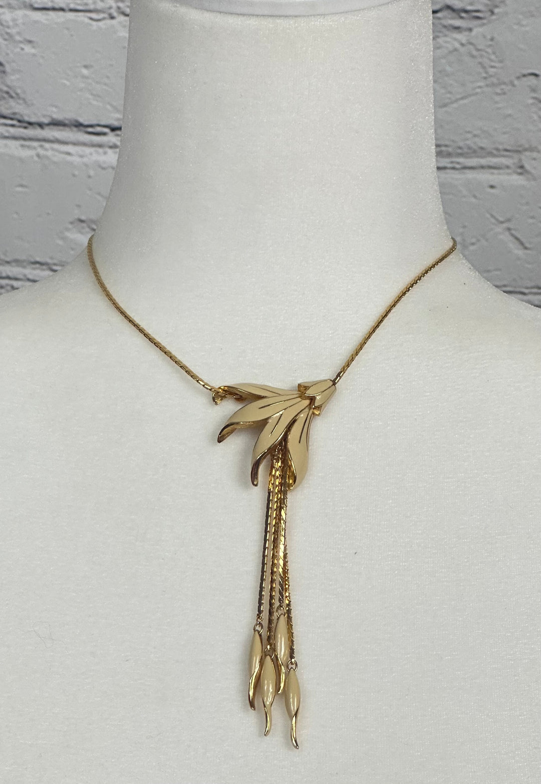 Vintage Monet Cream and Gold tone Lily Flower Necklace
