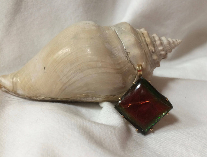 Ammolite Pendant in 14K yellow Gold