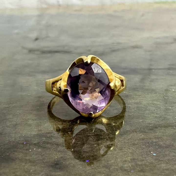 Amethyst in fluted 14K gold Ring
