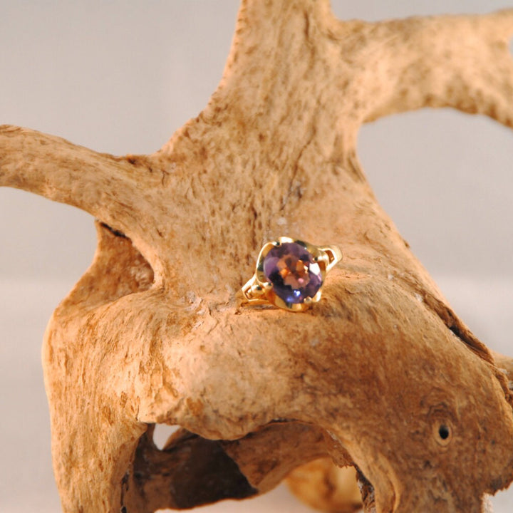 Amethyst in fluted 14K gold Ring